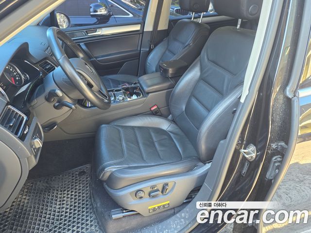 Volkswagen Touareg V6 3.0 TDI Bluemotion Premium 7P5 2016 — фото 16