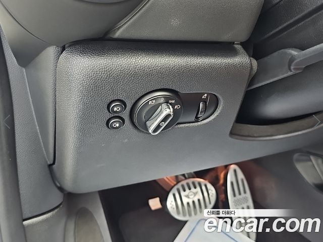 MINI Cooper S Convertible Standard 3rd 2019 — фото 23