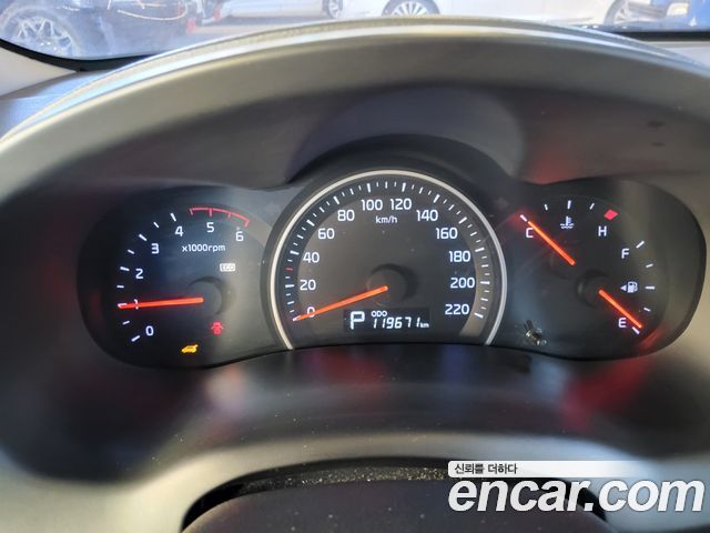 Kia Carnival R New Carnival Limousine GLX High-Deluxe 2013 — фото 10