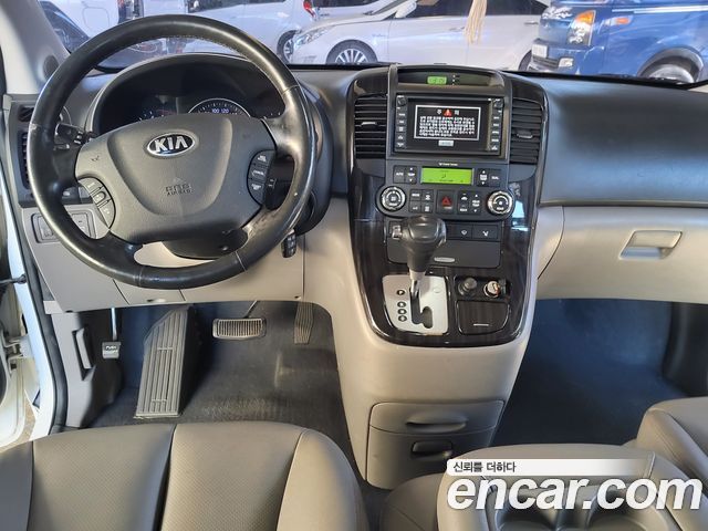 Kia Carnival R New Carnival Limousine GLX High-Deluxe 2013 — фото 16