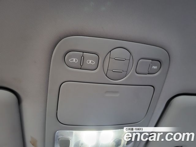 Kia Carnival R New Carnival Limousine GLX High-Deluxe 2013 — фото 17