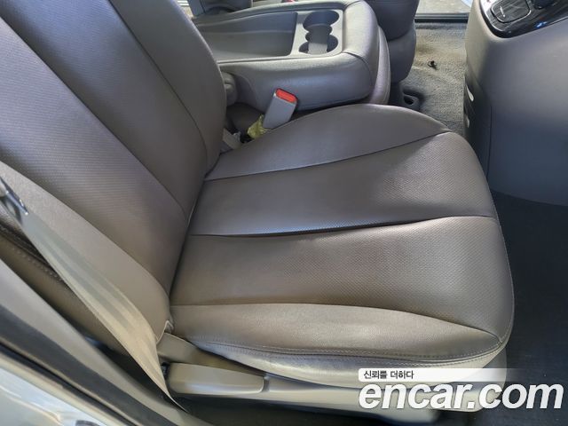 Kia Carnival R New Carnival Limousine GLX High-Deluxe 2013 — фото 23