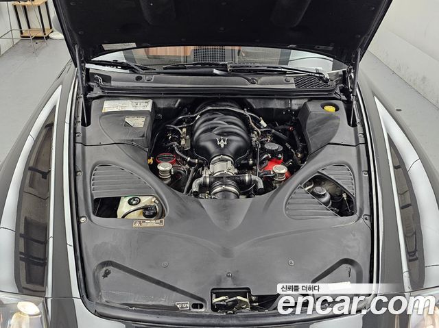 Maserati Quattroporte S 4.7 V8 2011 — фото 6