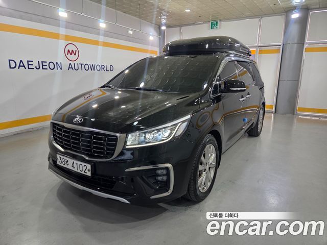Kia Carnival 9-Seater Prstige