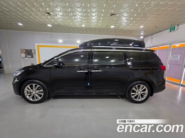 Kia Carnival 9-Seater Prstige 2019 — фото 3