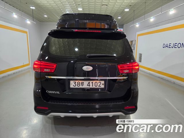 Kia Carnival 9-Seater Prstige 2019 — фото 5