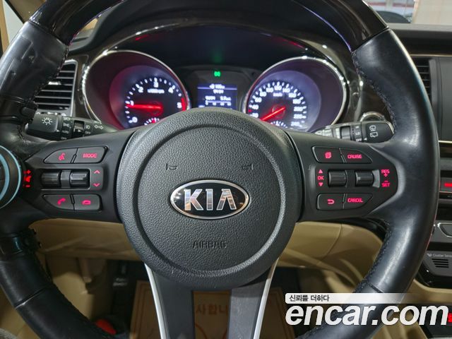 Kia Carnival 9-Seater Prstige 2019 — фото 15