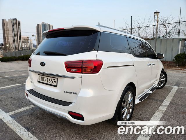 Kia Carnival 7-Seater Limousine VIP 2019 — фото 2