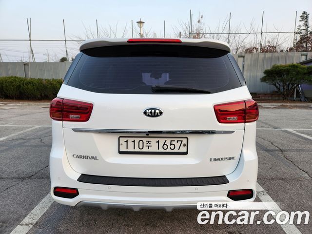 Kia Carnival 7-Seater Limousine VIP 2019 — фото 4