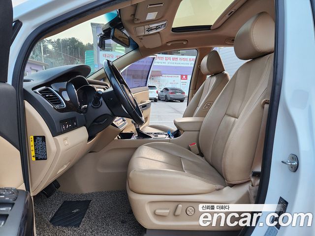 Kia Carnival 7-Seater Limousine VIP 2019 — фото 10
