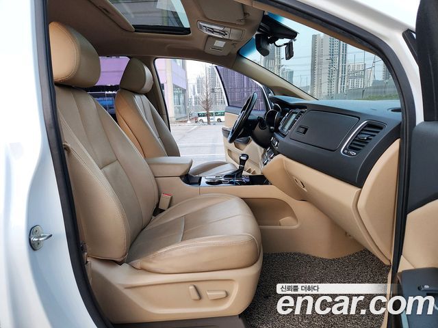 Kia Carnival 7-Seater Limousine VIP 2019 — фото 15