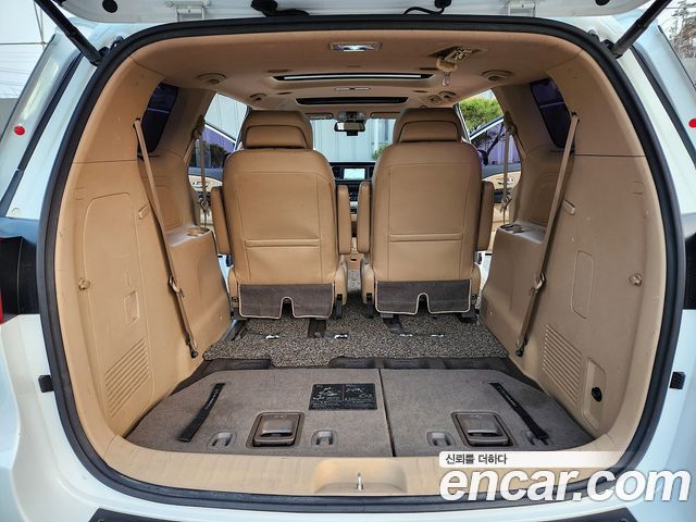 Kia Carnival 7-Seater Limousine VIP 2019 — фото 18