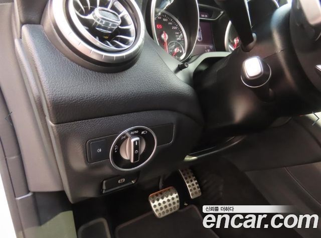 Mercedes-Benz CLA-Class (C117) CLA220 AMG Line 2018 — фото 17