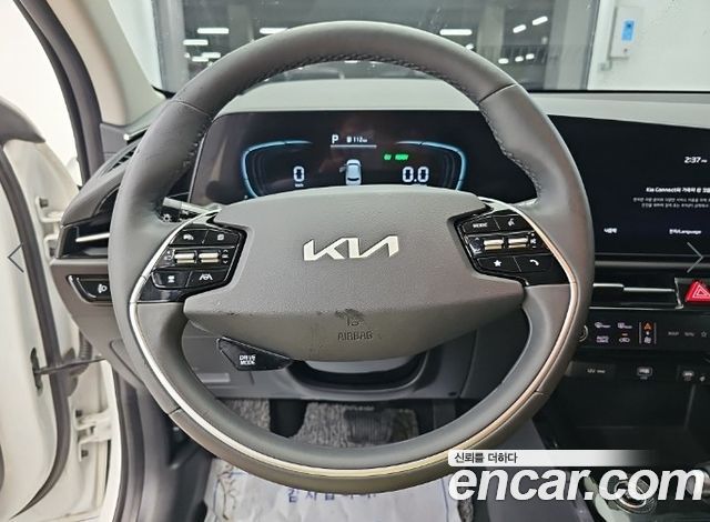 Kia Niro Prestige 2022 — фото 9