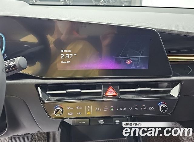 Kia Niro Prestige 2022 — фото 10