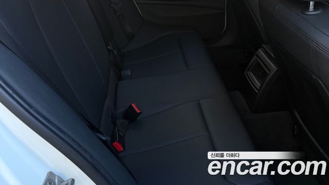 BMW 1 Series (F20) 118d Sport 5Door 2016 — фото 16