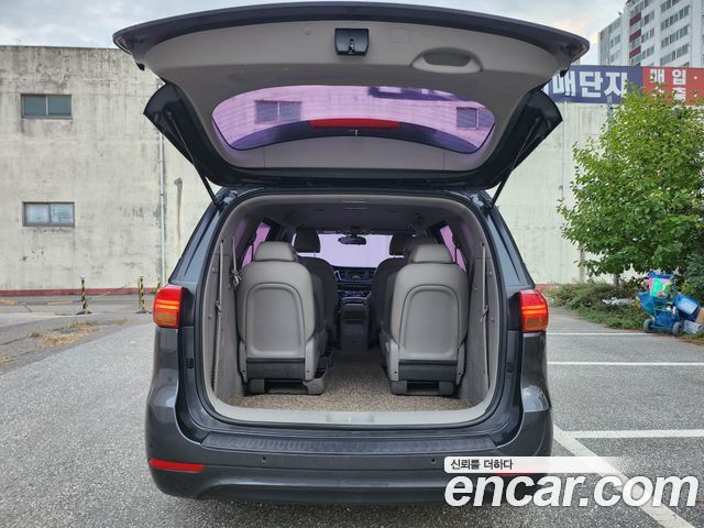 Kia Carnival 9-seater Prestige 2016 — фото 9