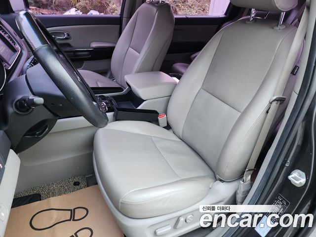 Kia Carnival 9-seater Prestige 2016 — фото 10