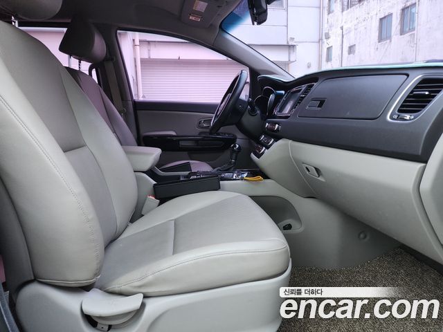 Kia Carnival 9-seater Prestige 2016 — фото 16