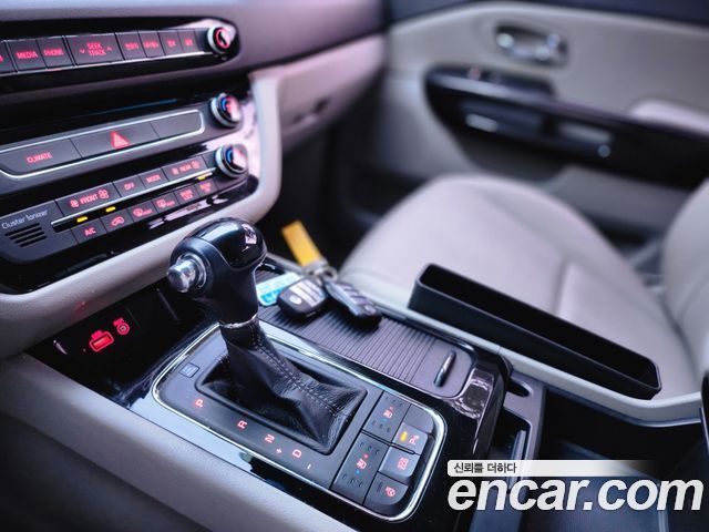 Kia Carnival 9-seater Prestige 2016 — фото 23