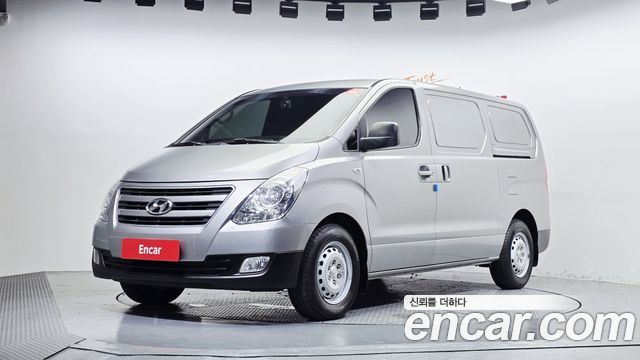 Hyundai Grand Starex 3-Seater VAN Smart Stardard