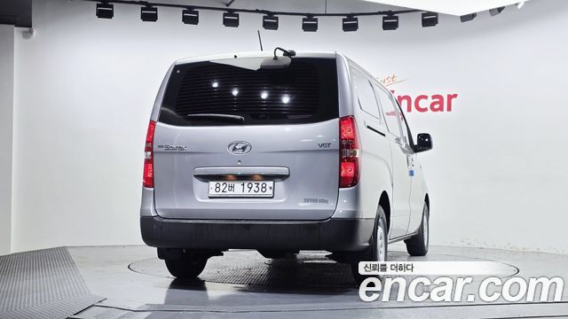 Hyundai Grand Starex 3-Seater VAN Smart Stardard 2017 — фото 4