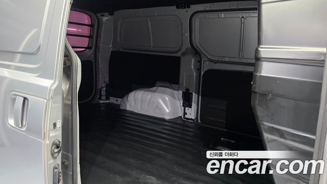 Hyundai Grand Starex 3-Seater VAN Smart Stardard 2017 — фото 12