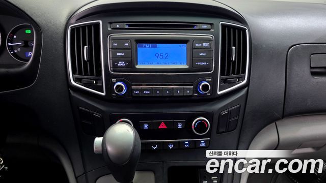 Hyundai Grand Starex 3-Seater VAN Smart Stardard 2017 — фото 14
