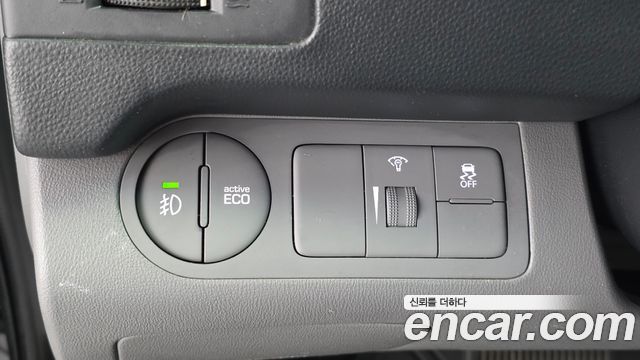 Hyundai Grand Starex 3-Seater VAN Smart Stardard 2017 — фото 19