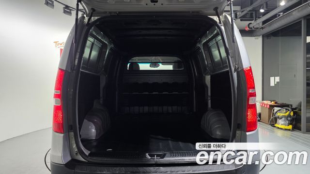 Hyundai Grand Starex 3-Seater VAN Smart Stardard 2017 — фото 20