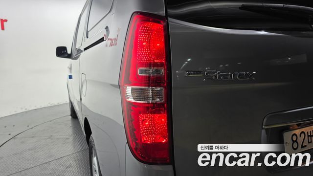 Hyundai Grand Starex 3-Seater VAN Smart Stardard 2017 — фото 23