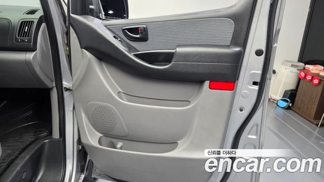 Hyundai Grand Starex 3-Seater VAN Smart Stardard 2017 — фото 24