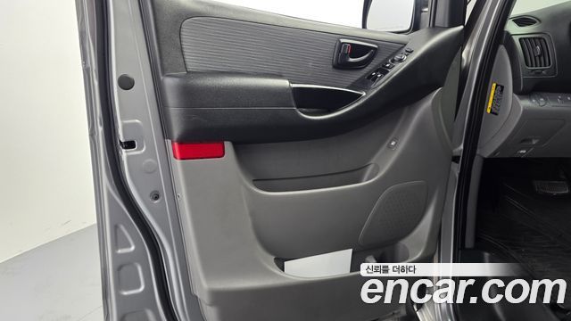Hyundai Grand Starex 3-Seater VAN Smart Stardard 2017 — фото 25