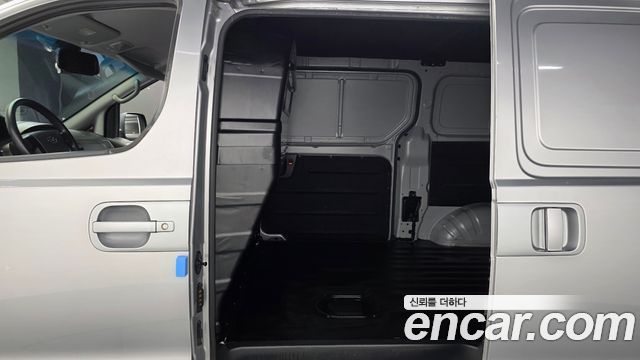 Hyundai Grand Starex 3-Seater VAN Smart Stardard 2017 — фото 26
