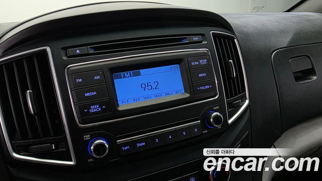 Hyundai Grand Starex 3-Seater VAN Smart Stardard 2017 — фото 27
