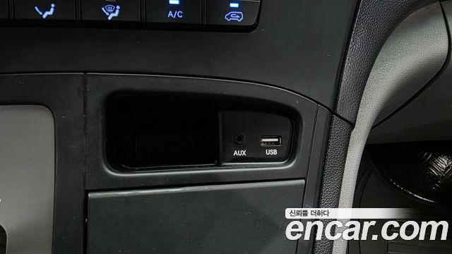 Hyundai Grand Starex 3-Seater VAN Smart Stardard 2017 — фото 28