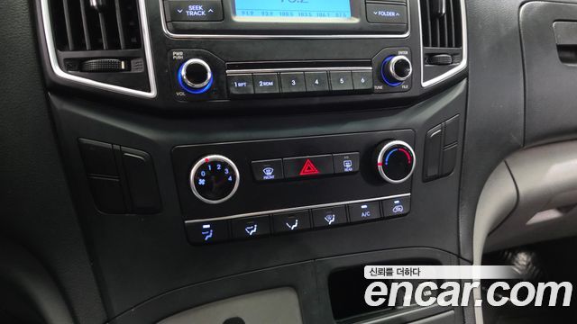 Hyundai Grand Starex 3-Seater VAN Smart Stardard 2017 — фото 29
