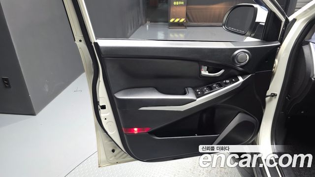 KG Mobility (SsangYong) Korando C 2.0 RX 2WD DLX 2015 — фото 24