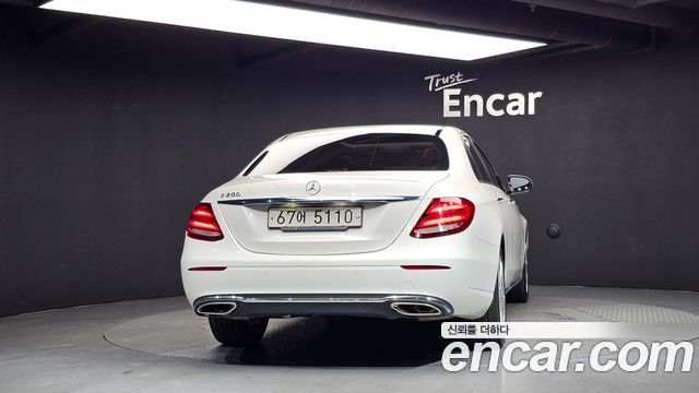 Mercedes-Benz E-Class (W213) E200 Avantgarde 2017 — фото 4