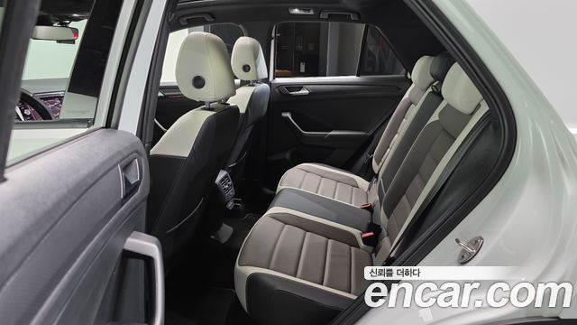 Volkswagen T-Roc 2.0 TDI Premium 2022 — фото 26