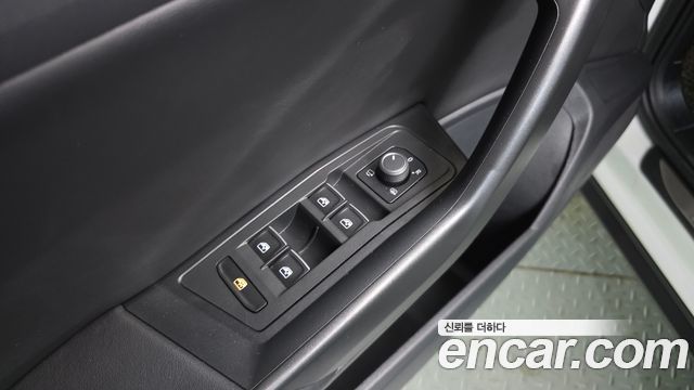 Volkswagen T-Roc 2.0 TDI Premium 2022 — фото 27
