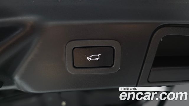 Land Rover Range Rover Velar 3.0 D300 R-Dynamic HSE 2018 — фото 35