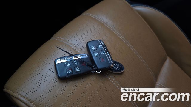 Land Rover Range Rover Velar 3.0 D300 R-Dynamic HSE 2018 — фото 36