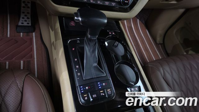 Kia Carnival 7-seater Hi-limousine President 2017 — фото 9