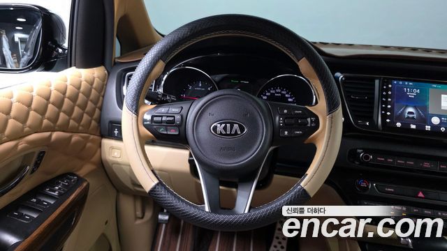 Kia Carnival 7-seater Hi-limousine President 2017 — фото 13
