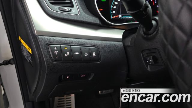 Kia K7 Hybrid 700h Prestige 2016 — фото 24