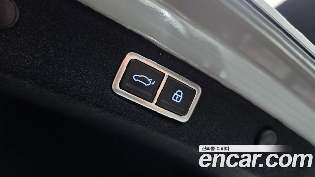 Hyundai Grandeur (GN7) 2,5 Gasoline 2WD Exclusive 2023 — фото 16