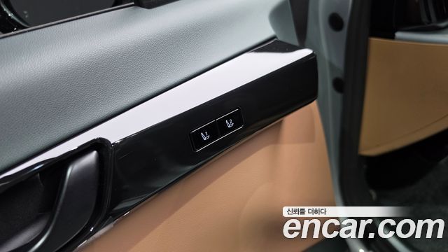 Hyundai Grandeur (GN7) 2,5 Gasoline 2WD Exclusive 2023 — фото 29