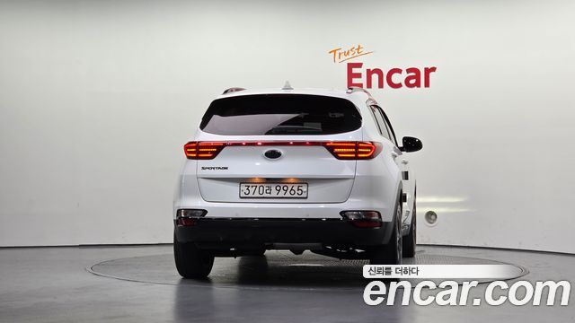 Kia Sportage The Bold Diesel 2.0 2WD Signature Gravity 2021 — фото 4