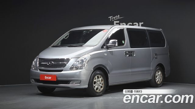 Hyundai Grand Starex 12-Seater Wagon CVX Luxury
